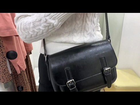 ❤️ Јавна мастурбација младе кучке ФералБерри са дилдом у соби за мерење Порно на sr.chengchengsm4.top ❤